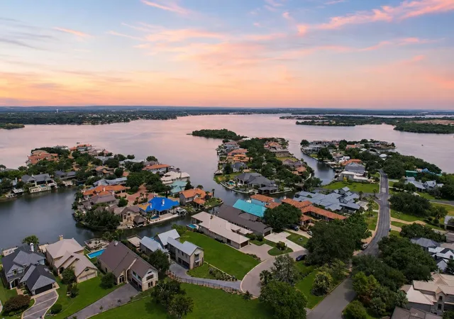 3rd image of 98 Wennmohs Pl, Marble Falls, TX 78657 | MLS# 3874913