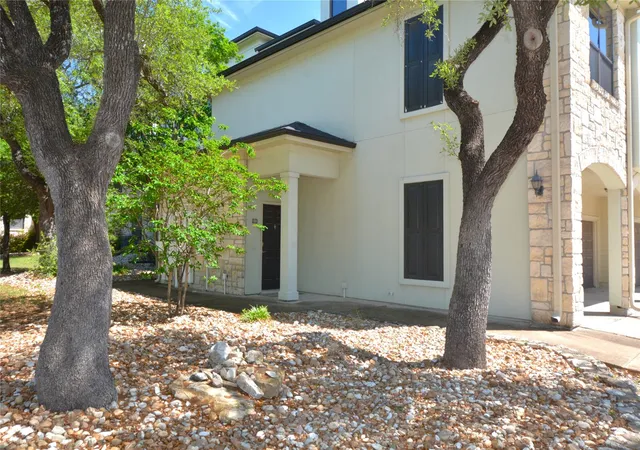 Listing Photo 2 - Condo for sale in building located at 7701 Rialto Blvd, Austin, TX 78735 - Unit #124