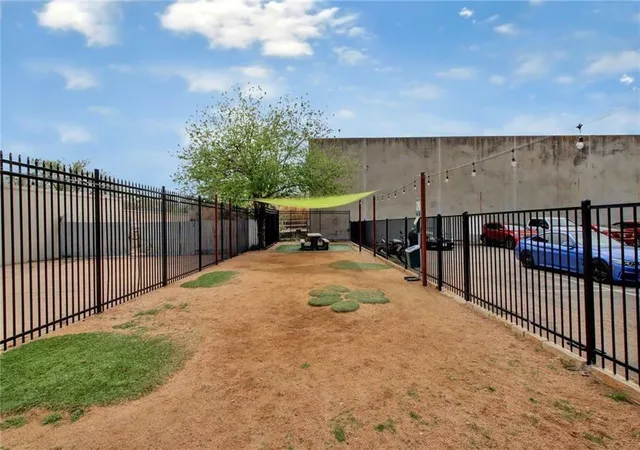 27th image of 909 Reinli St #103, Austin, TX 78751 | MLS# 8954945