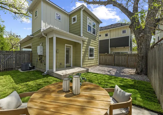 22nd image of 1112 Linden St #B, Austin, TX 78702 | MLS# 8271918