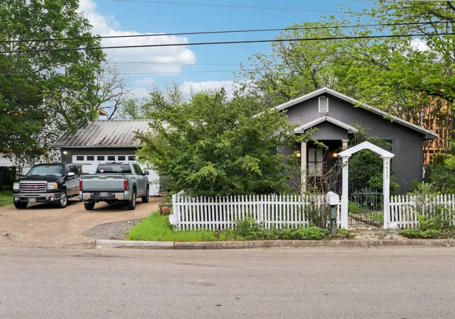 Photo 3 of Land for sale at 4411 Banister Ln, Austin, TX 78745 | MLS# 8642585 | Listing updated on 2026-04-23