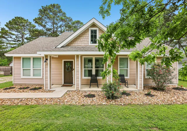 Photo 1 of Single family home for sale at 112 Twin Lakes Ln, Bastrop, TX 78602 | MLS# 9829883 | Listing updated on 2026-08-16