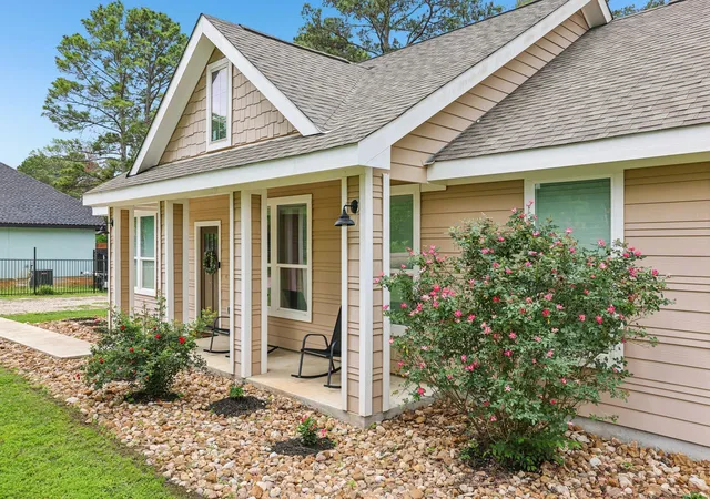 Photo 2 of Single family home for sale at 112 Twin Lakes Ln, Bastrop, TX 78602 | MLS# 9829883 | Listing updated on 2026-08-16