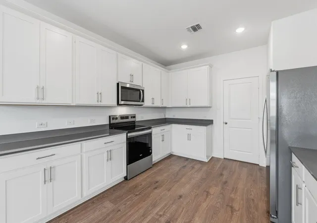 5th image of 170 Green Berets Bnd, Jarrell, TX 76537 | MLS# 3266768