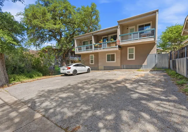 2nd image of 1106 W 22Nd St, Austin, TX 78705