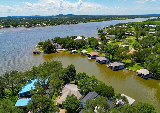 Photo 2 of Single family home for sale at 104 Bluebird Ln, Marble Falls, TX 78654 | MLS# 5468352 | Listing updated on 2026-10-01