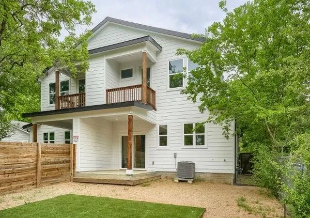 Listing Photo 2 - Condo for sale in building located at 4805 Sara Dr, Austin, TX 78721 - Unit #