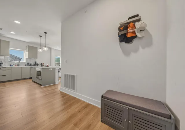 3rd image of 2500 Longview St #300, Austin, TX 78705 | MLS# 6287505