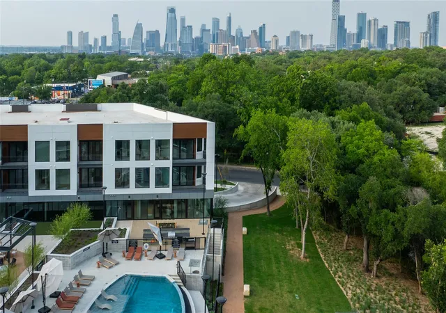 2nd image of 2209 S 1St St, Austin, TX 78704