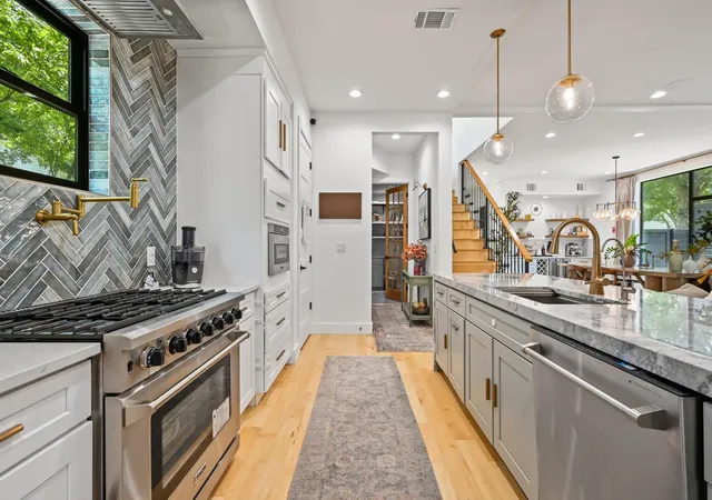 1st image of 7810 Hardy Dr, Austin, TX 78757 | MLS# 8243170