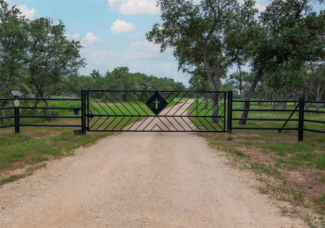 3rd image of 15545 Tx-111 E, Yoakum, TX 77995 | MLS# 5568540