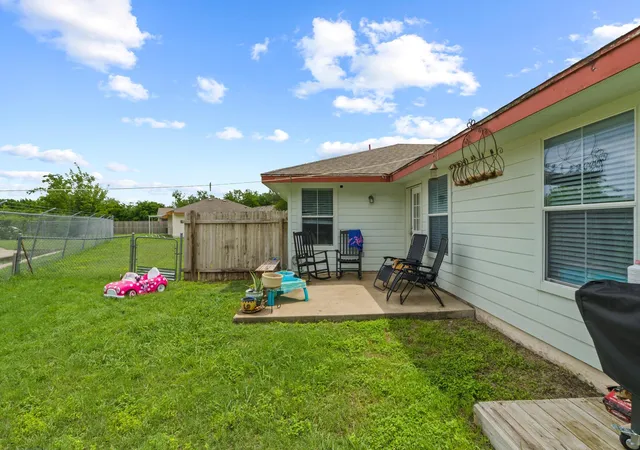 Listing Photo 2 - Condo for sale in building located at 243-245 Marvin Cv, Hutto, TX 78634