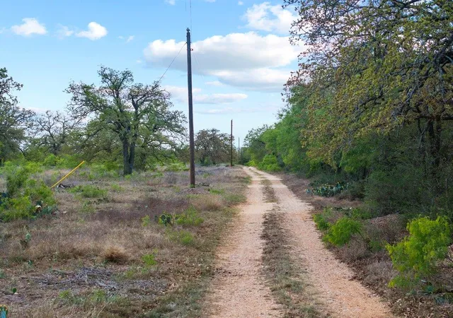 4th image of 2124 Bugtussle Ln, Luling, TX 78648 | MLS# 8132729