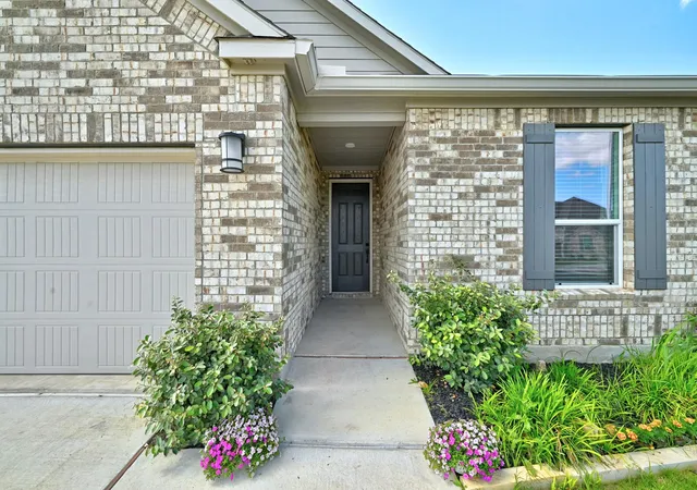Photo 3 of Single family home for sale at 7201 Calliope Xing, Austin, TX 78744 | MLS# 6557244 | Listing updated on 2026-09-01