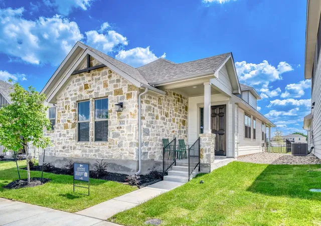 Photo 2 of Single family home for sale at 122 International St, Buda, TX 78610 | MLS# 3934040 | Listing updated on 2026-09-16