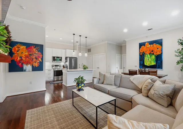 Listing Photo 4 - Condo for sale in building located at 1900 Barton Springs Rd, Austin, TX 78704 - Unit #2026
