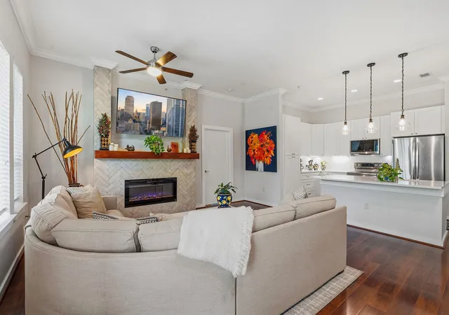 Listing Photo 5 - Condo for sale in building located at 1900 Barton Springs Rd, Austin, TX 78704 - Unit #2026