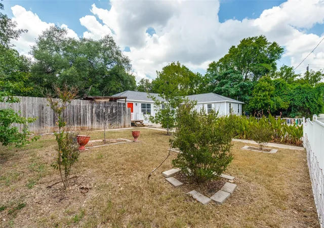 3rd image of 417 N Blanco St, Lockhart, TX 78644 | MLS# 3178248
