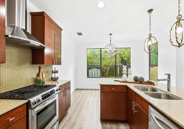 2nd image of 2815 Corbin Ln, Austin, TX 78704 | MLS# 2515085