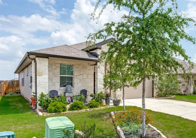 Photo 2 of Single family home for sale at 822 Pease River Way, Hutto, TX 78634 | MLS# 1907561 | Listing updated on 2026-08-07