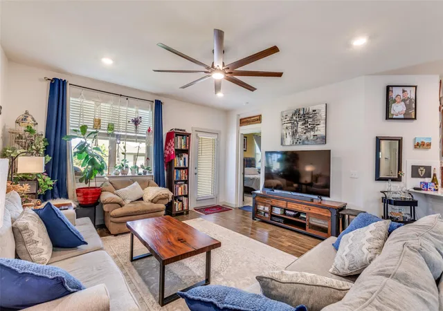 Photo 3 of Single family home for sale at 822 Pease River Way, Hutto, TX 78634 | MLS# 1907561 | Listing updated on 2026-08-07