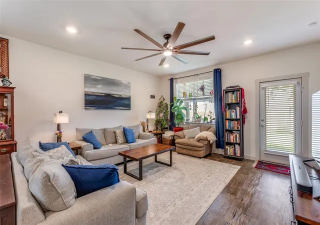 Photo 4 of Single family home for sale at 822 Pease River Way, Hutto, TX 78634 | MLS# 1907561 | Listing updated on 2026-08-07