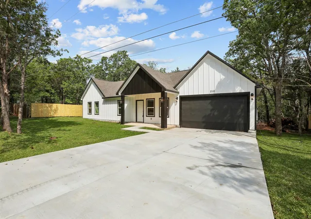 1st image of 210 Flint Ridge St, Bastrop, TX 78602 | MLS# 5131679