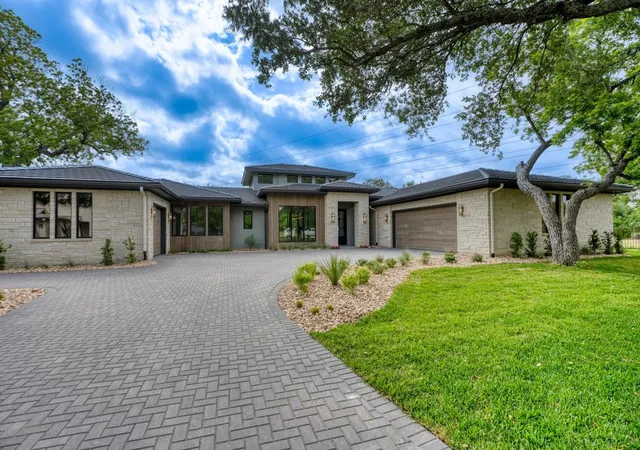 1st image of 106 Edwards Cir, Horseshoe Bay, TX 78657 | MLS# 7175538