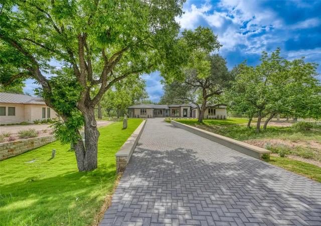 2nd image of 106 Edwards Cir, Horseshoe Bay, TX 78657 | MLS# 7175538