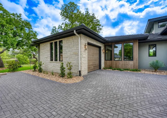4th image of 106 Edwards Cir, Horseshoe Bay, TX 78657 | MLS# 7175538