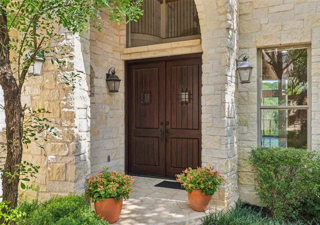 Photo 3 of Single family home for sale at 6816 Jester Wild Dr, Austin, TX 78750 | MLS# 9909100 | Listing updated on 2026-09-06