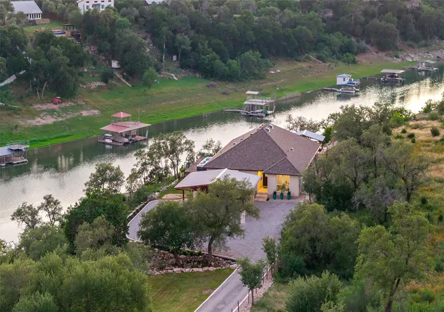 2nd image of 1104 Cliffview Dr, Spicewood, TX 78669 | MLS# 8242817