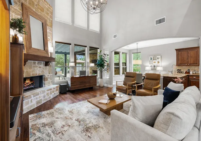 Photo 3 of Sale Pending at 208 Santaluz Ln, Austin, TX 78732 | MLS# 8563447 | Listing updated on 2026-09-03