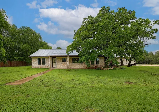 Photo 2 of Single family home for sale at 986 Shiloh Rd, Bastrop, TX 78602 | MLS# 3923148 | Listing updated on 2026-08-21