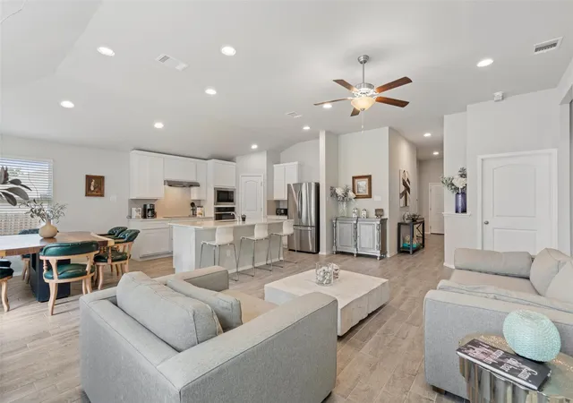 2nd image of 4302 Liberty Ln, Lago Vista, TX 78645 | MLS# 1536744