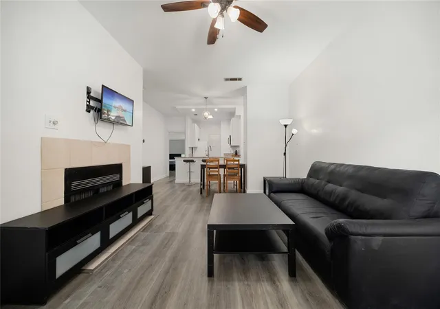 1st image of 806 W 24Th St, Austin, TX 78705