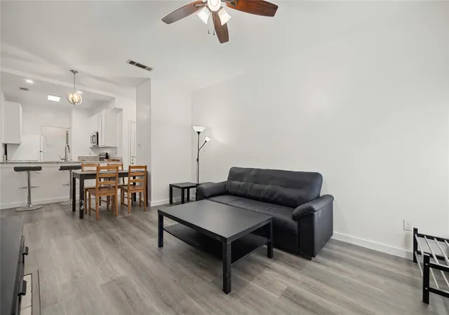 3rd image of 806 W 24Th St, Austin, TX 78705