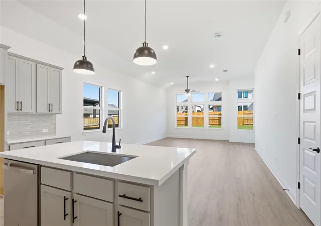 Photo 4 of Sale Pending at 619 Breeze Holw Ln, Georgetown, TX 78628 | MLS# 1482876 | Listing updated on 2026-10-02