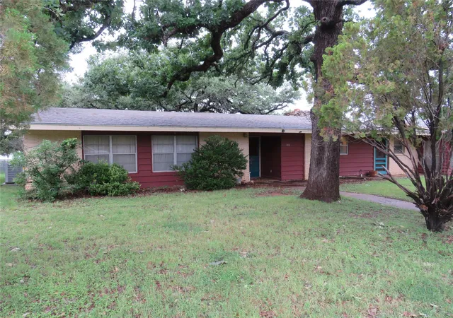 Homes for sale in Bluffton, TX | 110 W Lakecrest Dr, Bluffton, TX 78607 | MLS# 6093187