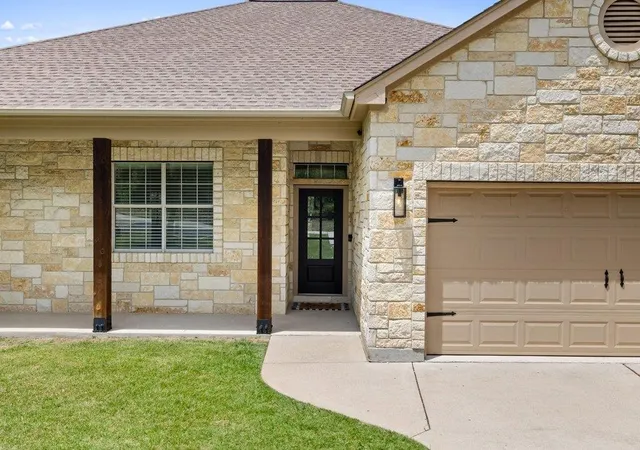 Homes for sale in Spicewood, TX | 406 Strichen Dr, Spicewood, TX 78669 | MLS# 3834015