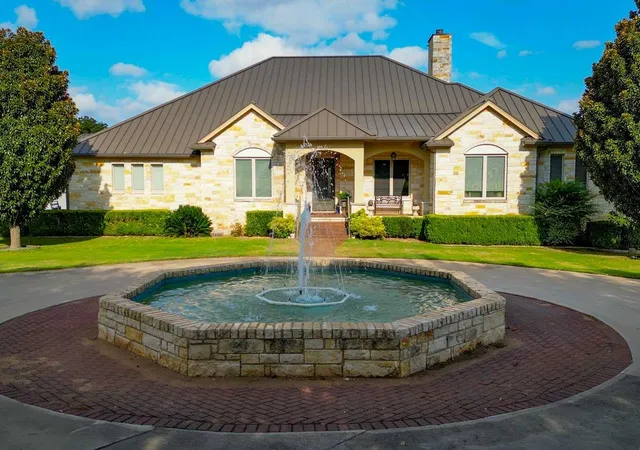 2nd image of 1621 Legends Pkwy, Kingsland, TX 78639 | MLS# 3093287