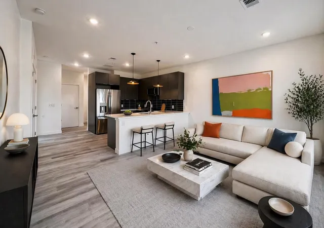 Listing Photo 3 - Condo for sale in building located at 1309 Chicon St, Austin, TX 78702 - Unit #401