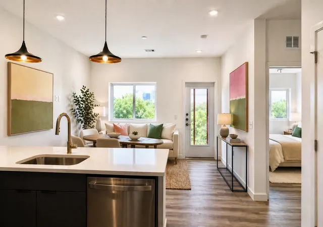 Listing Photo 4 - Condo for sale in building located at 1309 Chicon St, Austin, TX 78702 - Unit #401