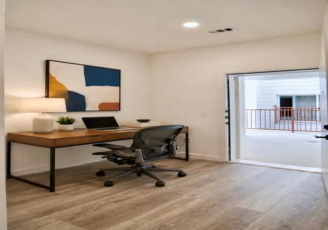 Listing Photo 5 - Condo for sale in building located at 1309 Chicon St, Austin, TX 78702 - Unit #401