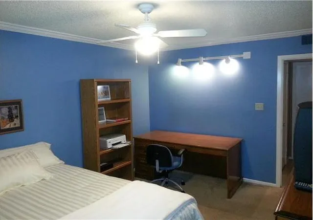 Photo 2 of Condominium at 910 Duncan Ln #11, Austin, TX 78705 | MLS# 3212185 | Sold