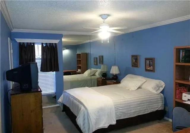 Photo 3 of Condominium at 910 Duncan Ln #11, Austin, TX 78705 | MLS# 3212185 | Sold