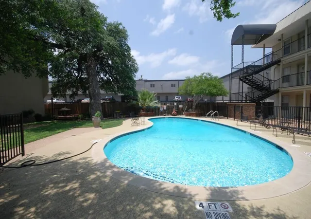 Photo 4 of Condominium at 910 Duncan Ln #11, Austin, TX 78705 | MLS# 3212185 | Sold