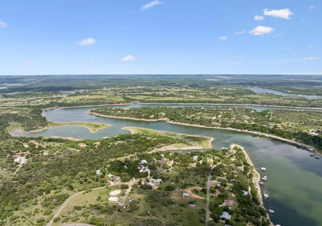 Homes for sale in Spicewood, TX | 25420 Cove Dr, Spicewood, TX 78669 | MLS# 7340576