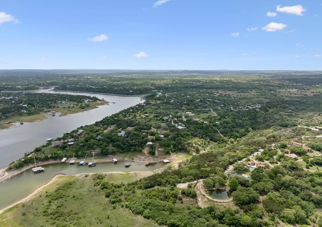 Homes for sale in Spicewood, TX | 25420 Cove Dr, Spicewood, TX 78669 | MLS# 7340576