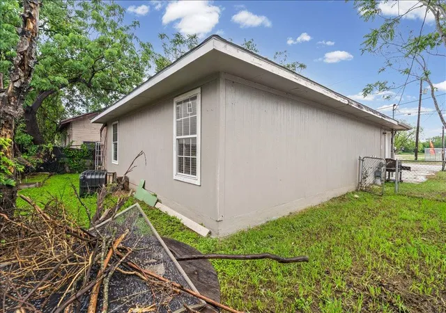 3rd image of 904 Montopolis Dr, Austin, TX 78741 | MLS# 6572073